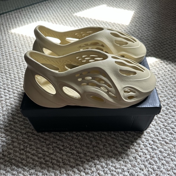 EGO Super Bass Cream Rubber Slides - Picture 4 of 9